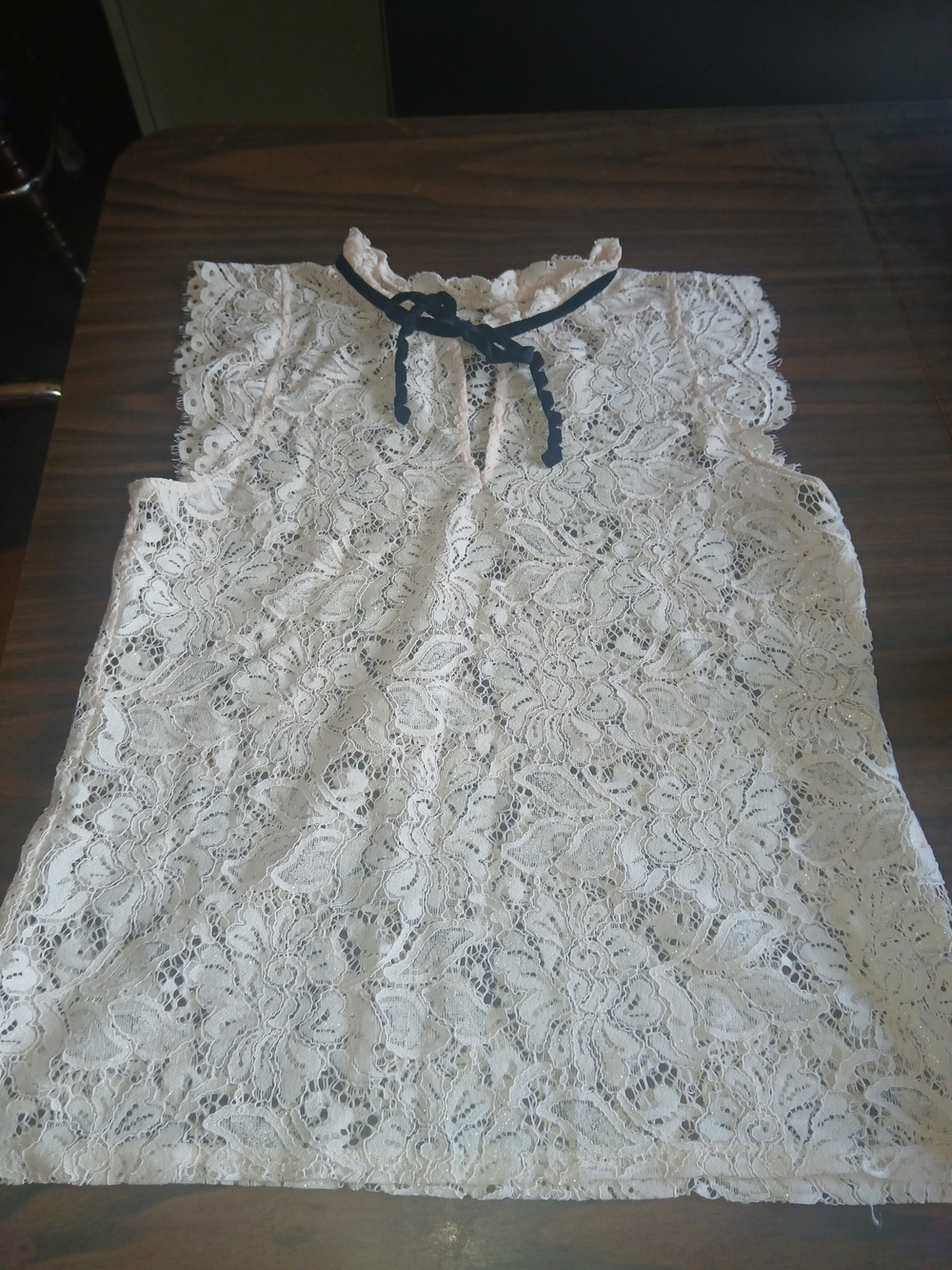 Lace Sleeveless Tie-Neck Top - Pale Pink/Cream